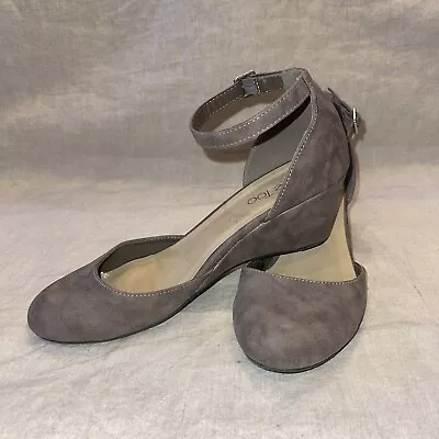 Me Too Taupe Suede Milly Shoes W Straps Size 9.5 • $15.50