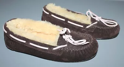 UGG Dakota Brown Suede Sheepskin Moccasin Slipper Shoes S/N 5466 Womens Size 6 • $32.99