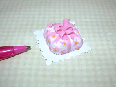 Miniature TS Square Pink Floral Present Cake W/Bow - DOLLHOUSE 1:12 • $5.98