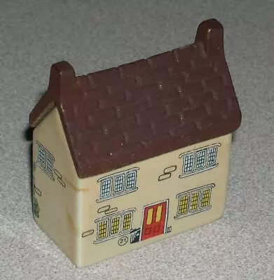 WADE CERAMICS - Broomyshaw Cottage Whimsey-On-Why Series (1982) • $12.60