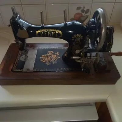 Antique Pfaff 11 Sewing Machine • £45