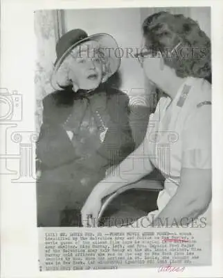 1963 Press Photo Former Actress Mae Murray And Salvation Army Worker Talking • $17.88