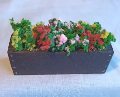 1/12th SINGLE DOLLS HOUSE HANDMADE  WOODEN WINDOW BOX WITH MIXED FLOWERS • £4.99