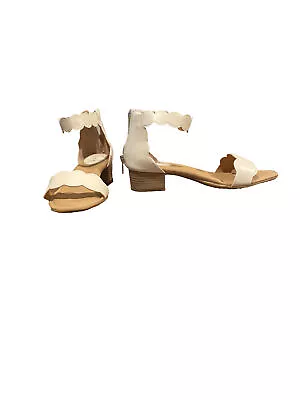 B.o.c White Scalloped Heeled Sandals • $25