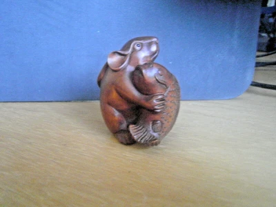 £23.95 • Buy Carved Wood Netsuke Rat Or Mouse With Big Fish Boxwood Collectable Figure 1