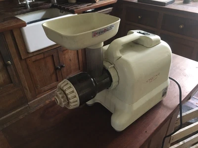 £75 • Buy Oscar Coldpress Fruit And Vegetable Juicer.