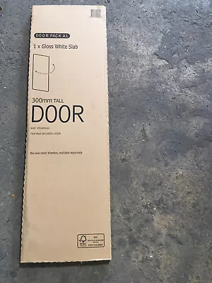 B&Q IT Kitchens 300mm Door Pack A1 Gloss White Slab(297x895mm) • £29.99