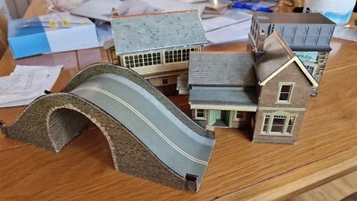 £7.99 • Buy 00 Gauge Model Railway Buildings. Signal Box, Station House, Water Tower 