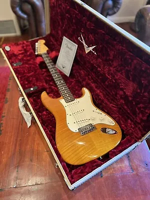 Fender Custom Shop Deluxe Stratocaster 2013  • $3895