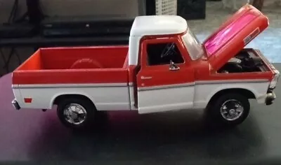 1969 Ford F-100 Pickup Red & White  1/24 Diecast Model By Motormax 79315 • $9.99