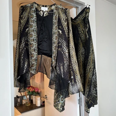 $350 • Buy Camilla Franks Set. Jacket And Harum Pants 100% Silk Sz 2