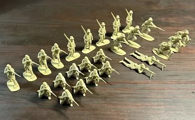 Vintage Airfix WW2 Japanese Infantry - 54mm/ 32nd - Toy Soldiers - 1970s • $65