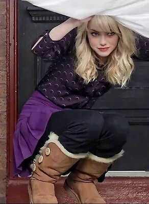 $1.50 • Buy Emma Stone - A Sexy And Sneaky Squat !!