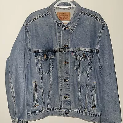 Vintage Levi Denim Trucker Blue Jean Jacket Men's Size Medium 70507-0389 • $39.95