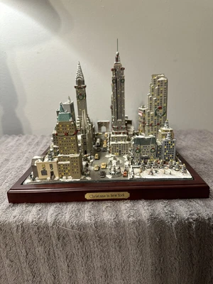 $180 • Buy Rare Danbury Mint Christmas In New York Cityscape Diorama Detailed Miniature