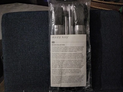 $17.98 • Buy MaryKay 5 Piece Brush Collection Set-Powder/Eyeshadow/Brow/Blush）