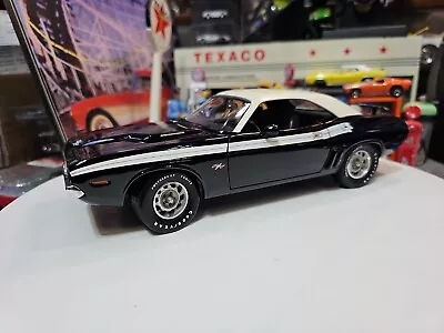 American Muscle 1971 Dodge Challenger R/T Black And White / 1:18 NICE CAR 🚗  • $45.95