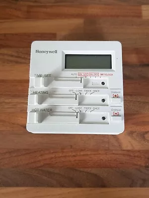 Honeywell 1 Day/24 Hour Electronic Programmer 2 On/Offs ST699B1002 • £135