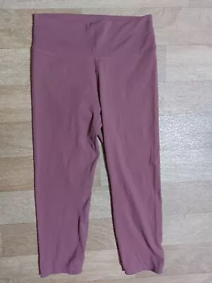 Ladies Pink 3/4 Leg Sports Leggings. Size M. W26-32  L20 . VGC. • £3