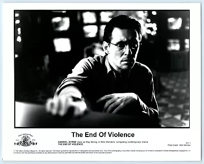 8x10 Press Photo - The End Of Violence 1997 Gabriel Byrne P035 • $5.99