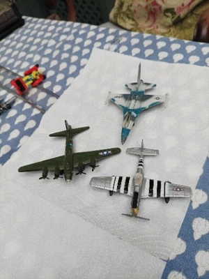 £7.50 • Buy 3 Dycast Planes Memphis Belle, Dyna Flites  MustangP-51 And Matchbox  Sb24 F-16
