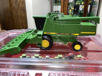 $80 • Buy 1/28 John Deere 9500 Combine W/ Corn & Bean Head