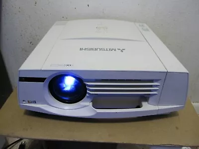 Mitsubishi XL5900U Projector 4000 ANSI Lumens (Focus/zoom Button Does Not Work) • $97