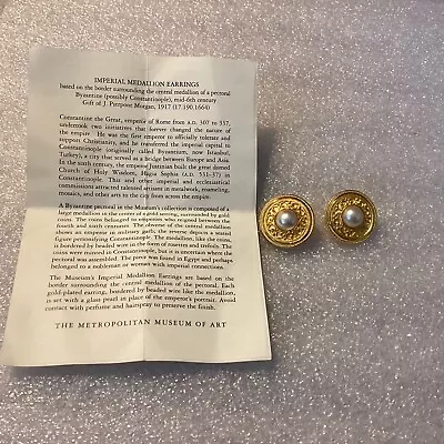 Vintage Metropolitan Museum Of Art Imperial Medallion Faux Pearl Clip Earrings • $40