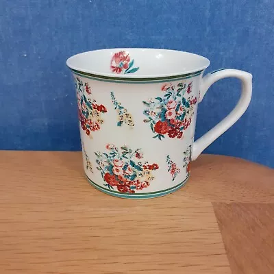 V&A Fine Bone China Mug Victoria & Albert Museum London Pattern 1 • £5