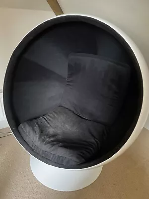 Egg Pod Chair Swivel Chair Black Interior White Fiber Glass-Reinforced • £495