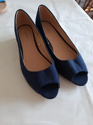 £5 • Buy Ladies Peep Toe Court Shoe Blue Suade. Size 6 New Wedge Heel.