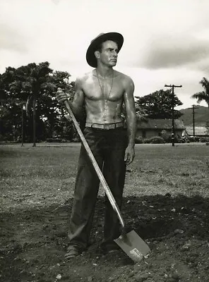 From Here To Eternity 1953 Montgomery Clift Robert Shirtless Shovel Photo CL1855 • $15.98