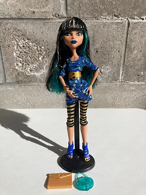 Cleo De Nile Picture Day Monster High Doll With  Purse Portfolio And Stand • $38