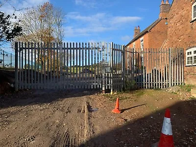 4m Pair Of Palisade Gates 900mm Pedestrian Gate 19.8m Palisade Fencing + Posts • £1200