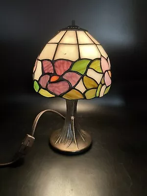 Dale Tiffany Accent Lamp Stained Glass Shade  Purple Wild Flower 770-1993 • $65