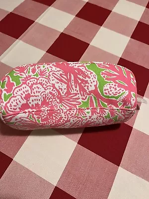 Lilly Pulitzer NWOT Make Up Bag  8 X 3 X 3 • $8