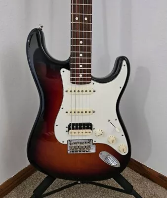 2014 Fender American Standard Stratocaster HSS • $1050