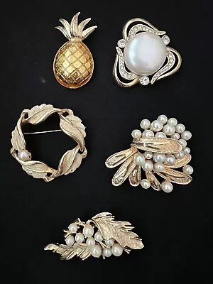 Vintage Brooch Lot Of 5 Faux Pearl Gold Tone Flower Pins Signed -4 Unsigned - 1 • $35