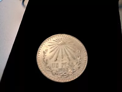 Choice - 1932 Mexico Mexican Un Peso Silver Coin  • $22