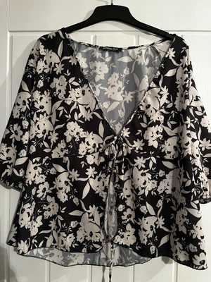 £4.99 • Buy Boohoo Ladies Tie Front Short Sleeve Pattern Top Size 12