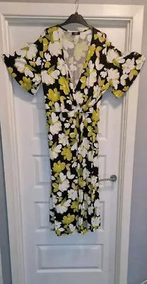 Wallis Green Floral Print Wrap Dress Size 16 • £5