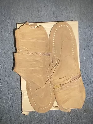 Minnetonka Moccasins- Womens- Size 9- • $19.99