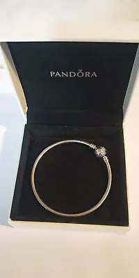 $39.95 • Buy Pandora Moments Bangle With Gift Box