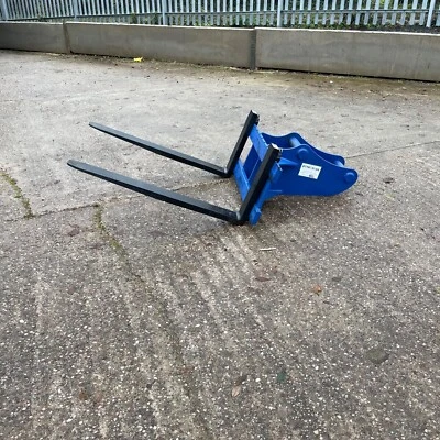 £810 • Buy New 3CX Excavator / Digger Pallet Forks