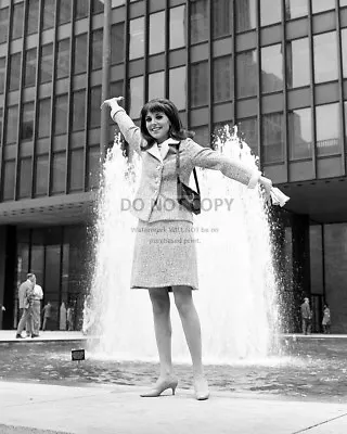 Marlo Thomas In The Abc Tv Show  That Girl  - 8x10 Publicity Photo (zy-159) • $8.87