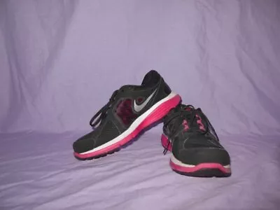 Ladies Nike Dual Fusion Athletic Shoes 8 • $19.99