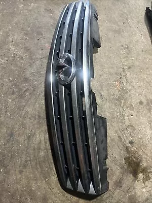 2005-2006 Infiniti G35 Sedan Front Upper Grille With Emblem • $65