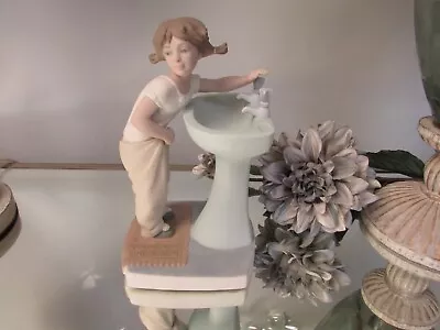 Lladro Figurine Clean Up Time #4838 Girl At Sink  Matte Finish 7.5 H Spain 1973 • $79.95