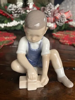 B&G BING & GRONDAHL Denmark Porcelain Figurine BOY PLAYING WITH BLOCKS #2306 • $44.95