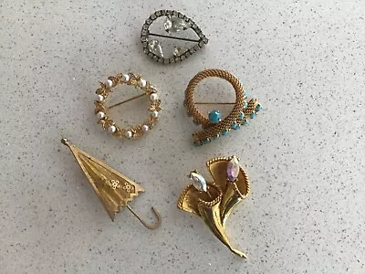 5 Vintage Brooches Lot   One Signed Hollywood • £12.50